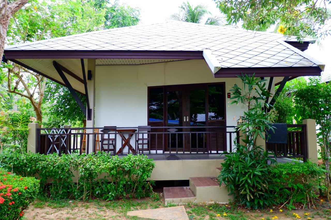 Saphli Villa Chumphon Bagian luar foto